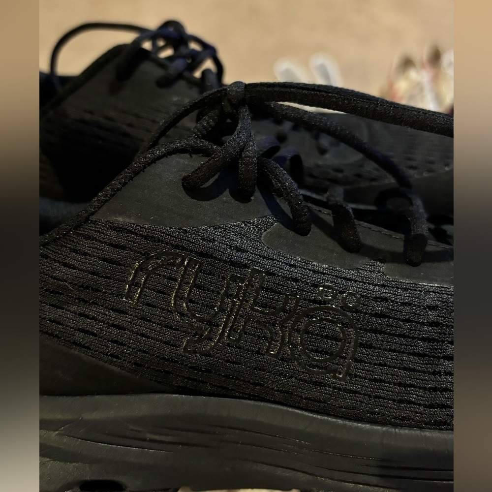 Women’s walking shoe